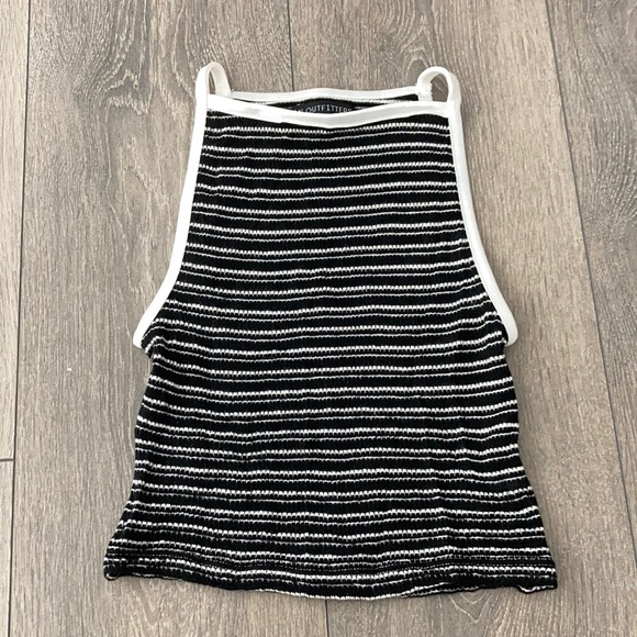 Black and white knit crop top - Picture 1 of 3